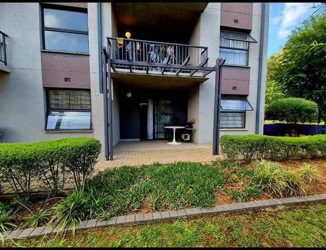 2 BEDROOM PROPERTY TO RENT IN CLUBVIEW